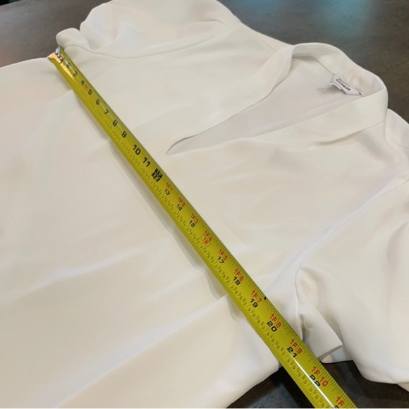 EXPRESS white short sleeve lined v neck puff sleeves - Picture 5 of 9